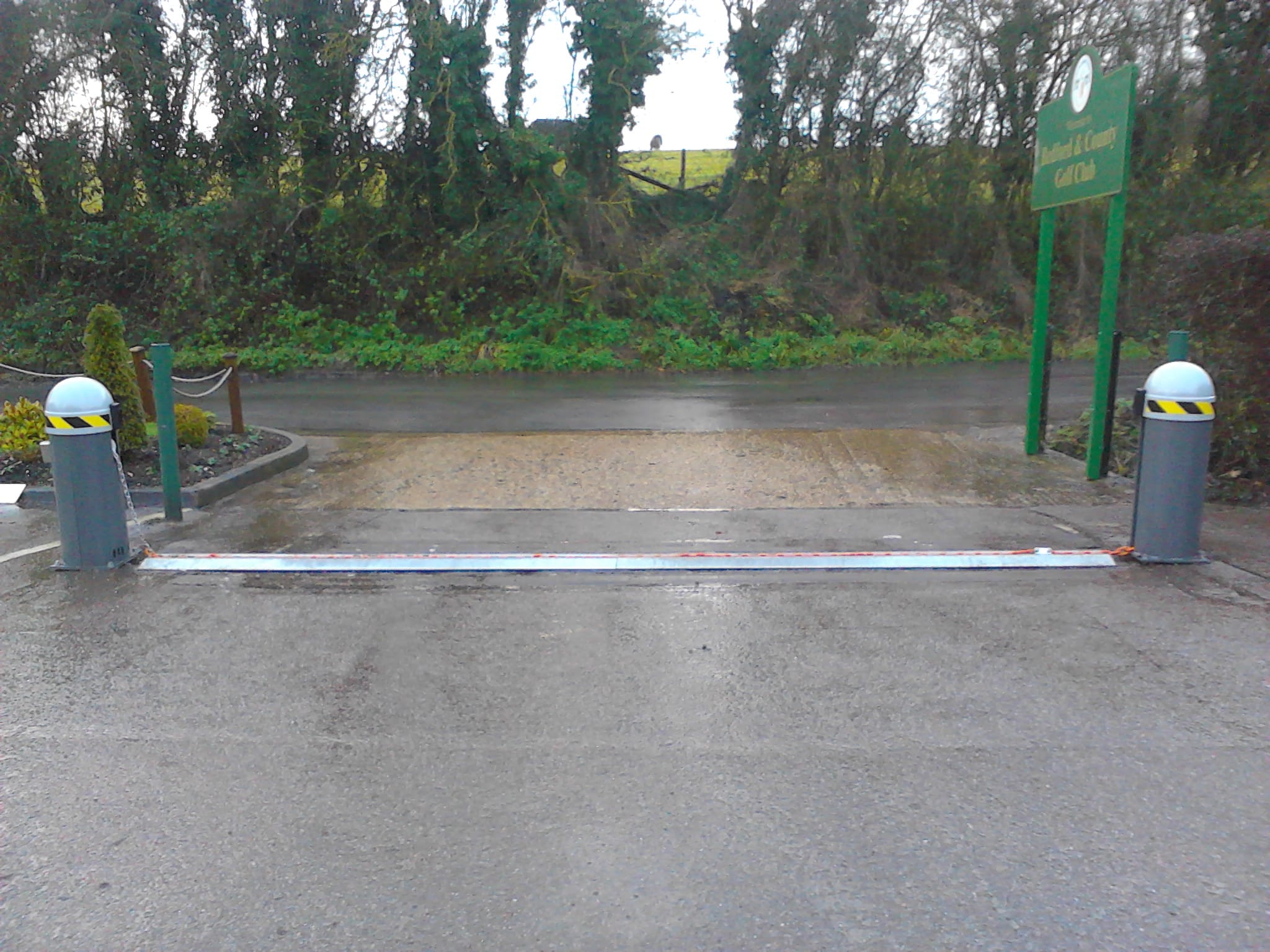 Automated barrier solves parking problems at apartments RS